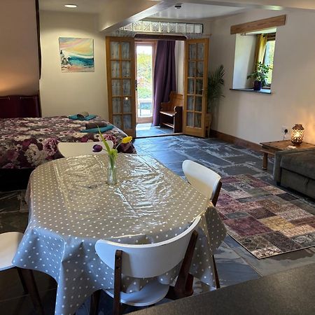 The Shippon At Rosehip Apartment Launceston Bagian luar foto