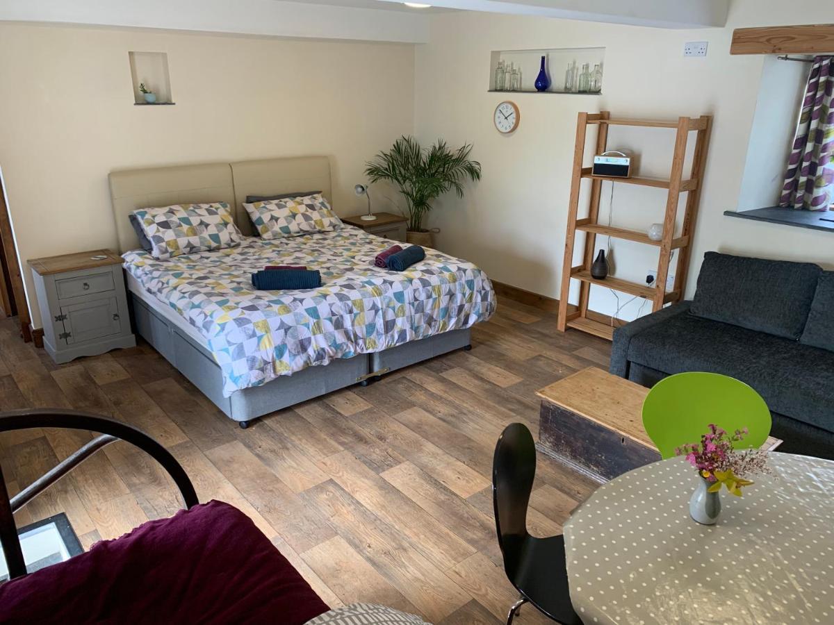 The Shippon At Rosehip Apartment Launceston Bagian luar foto